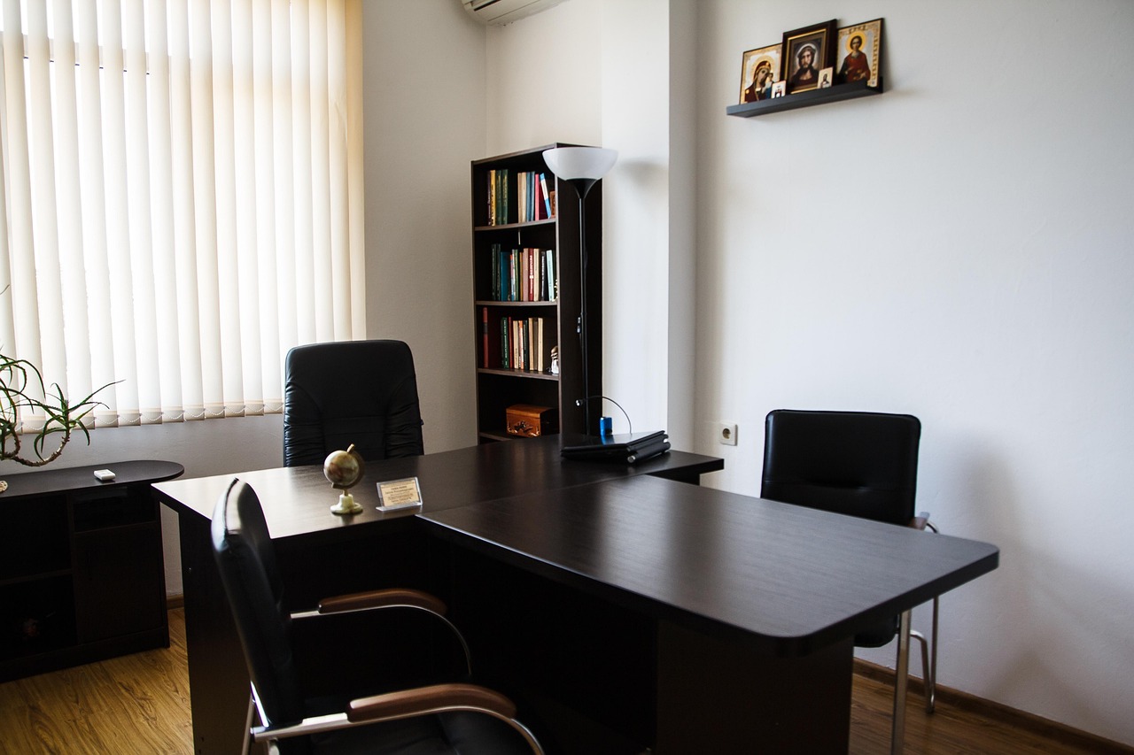 Niewidzialna mowa ciała w online. Jak interpretować cyfrową mimikę i gesty, by lepiej rozumieć swój zespół?