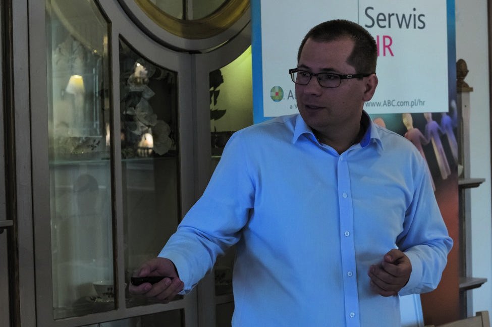 Dariusz Ambroziak przedstawia Rozwój Przez Wyzwania podczas Śniadania HR w 2015 roku